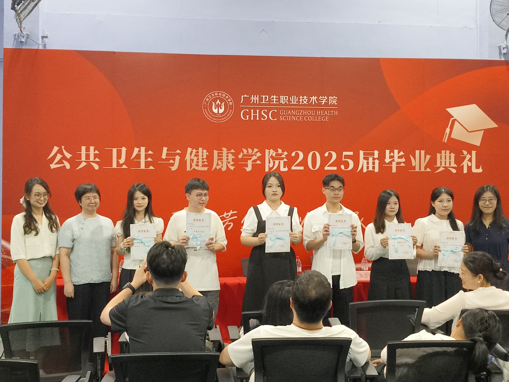 图8 优秀实习生合影