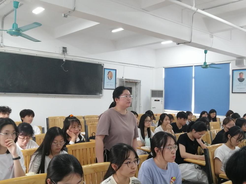 公卫学院群众座谈会照片 (3)