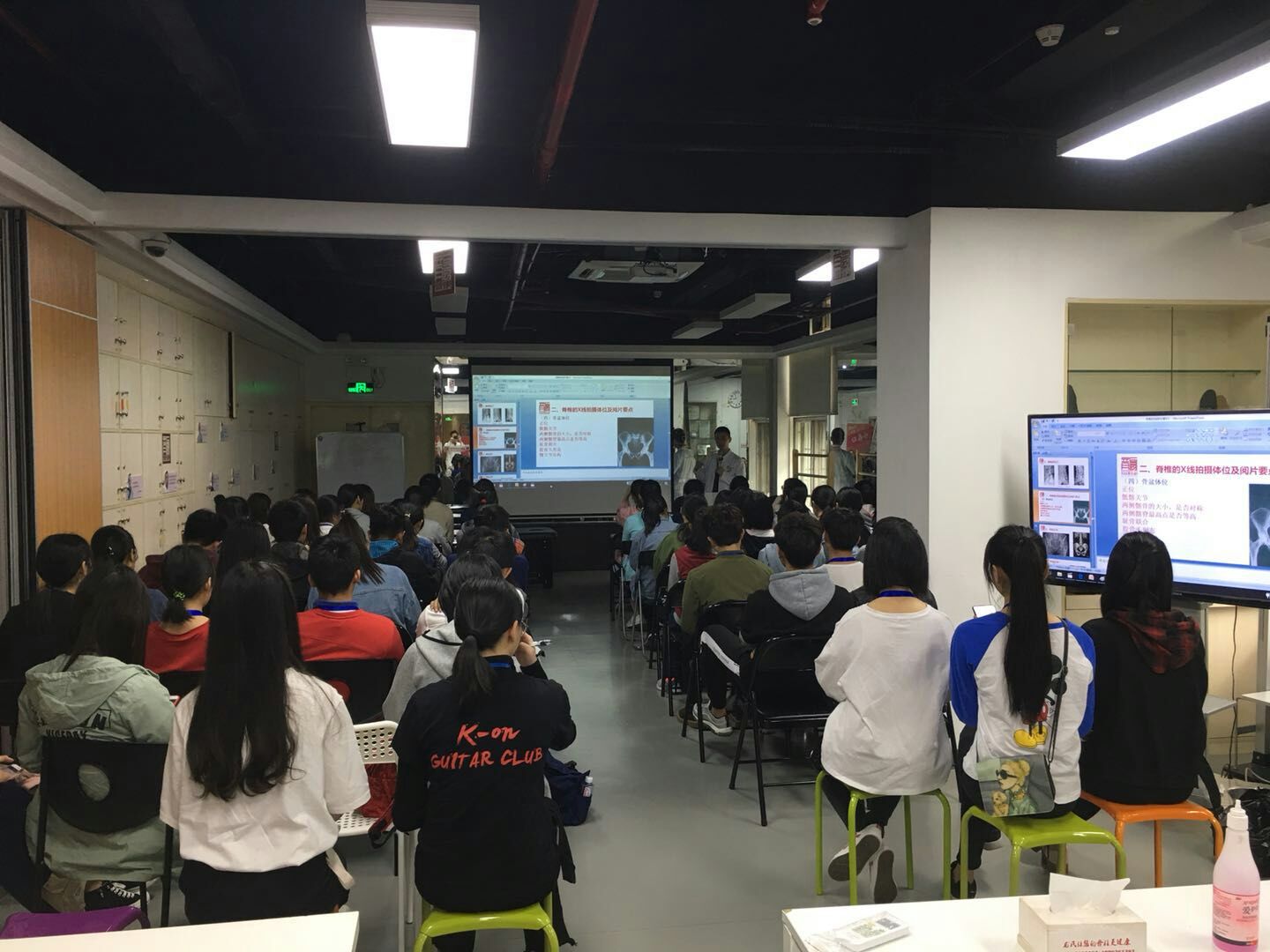 中康学生在企业上课.jpg 中康学生在企业上课.jpg