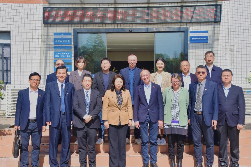 3d4de64438c124e12a35334ca6f6aa5